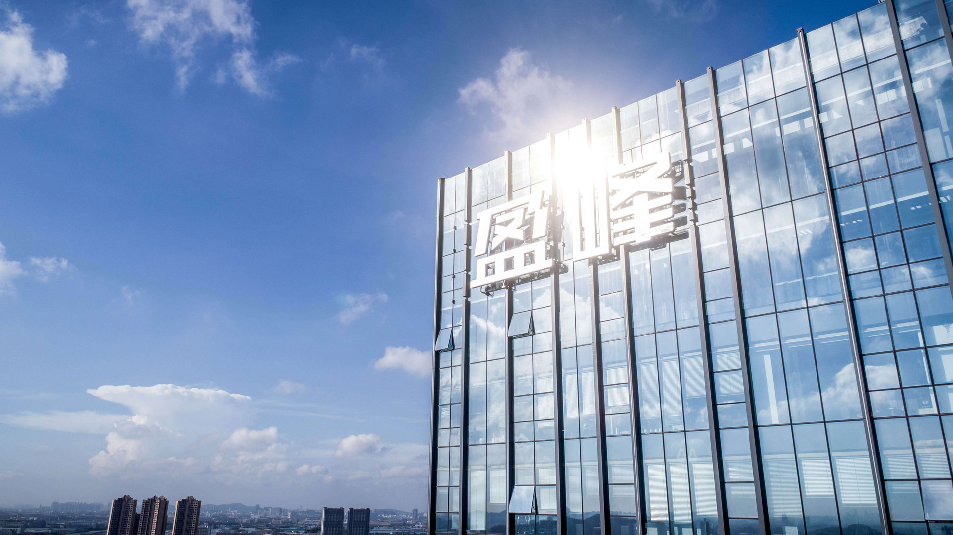 完成股权分置改革，庄闲游戏控股成为大股东