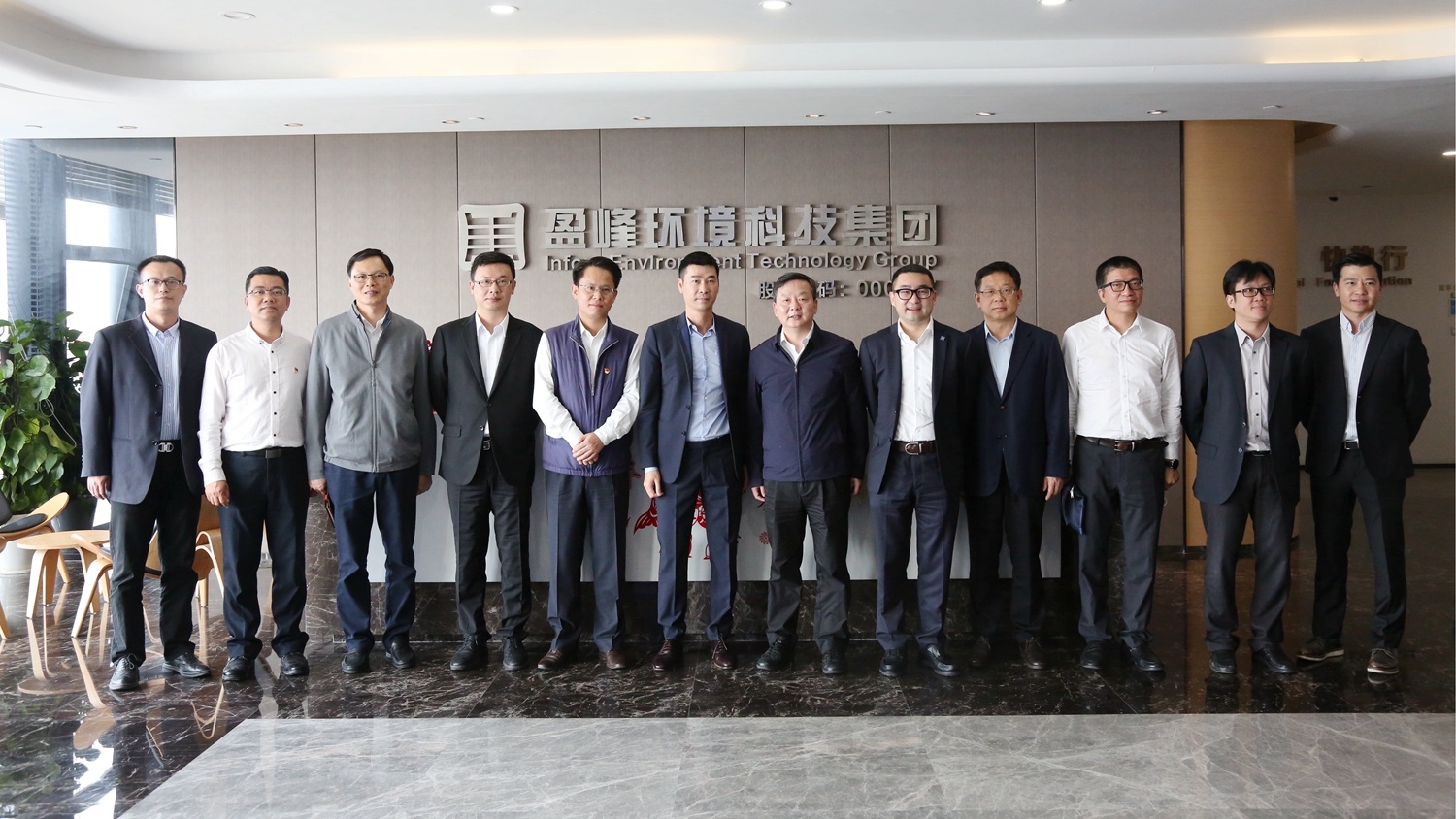 佛山市委副书记、市长朱伟一行莅临庄闲游戏环境调研指导